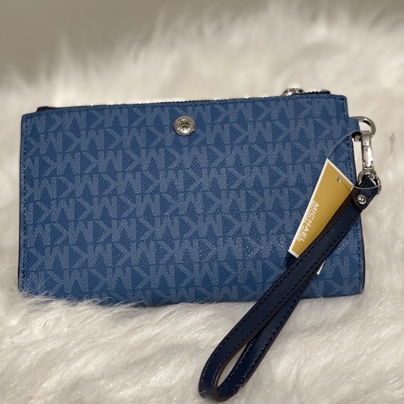 MICHAEL KORS WALLET DEAL ALERT - Picture 2 of 4